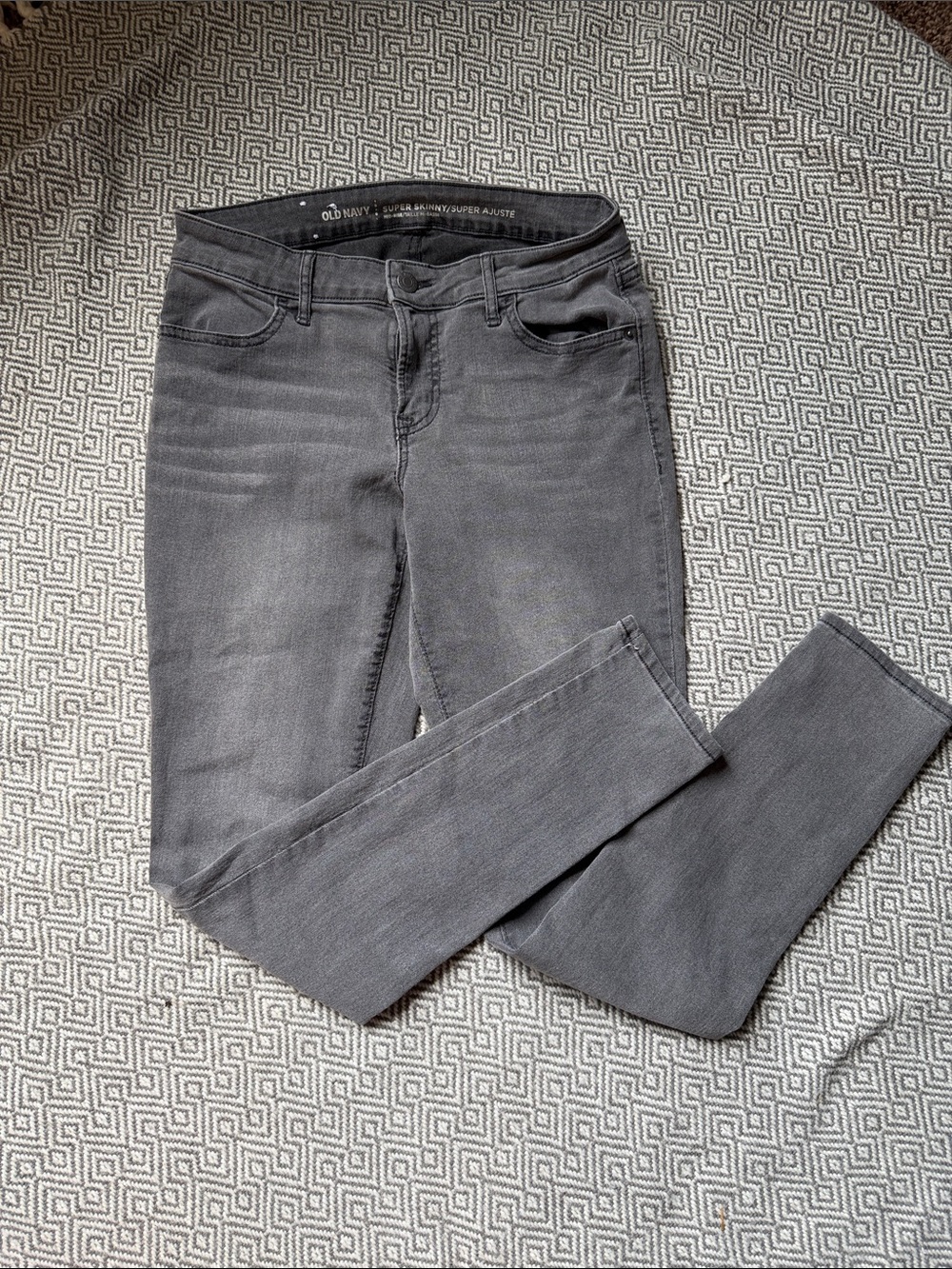 Old Navy Charcoal Super Skinny Jeggings - Picture 3 of 10